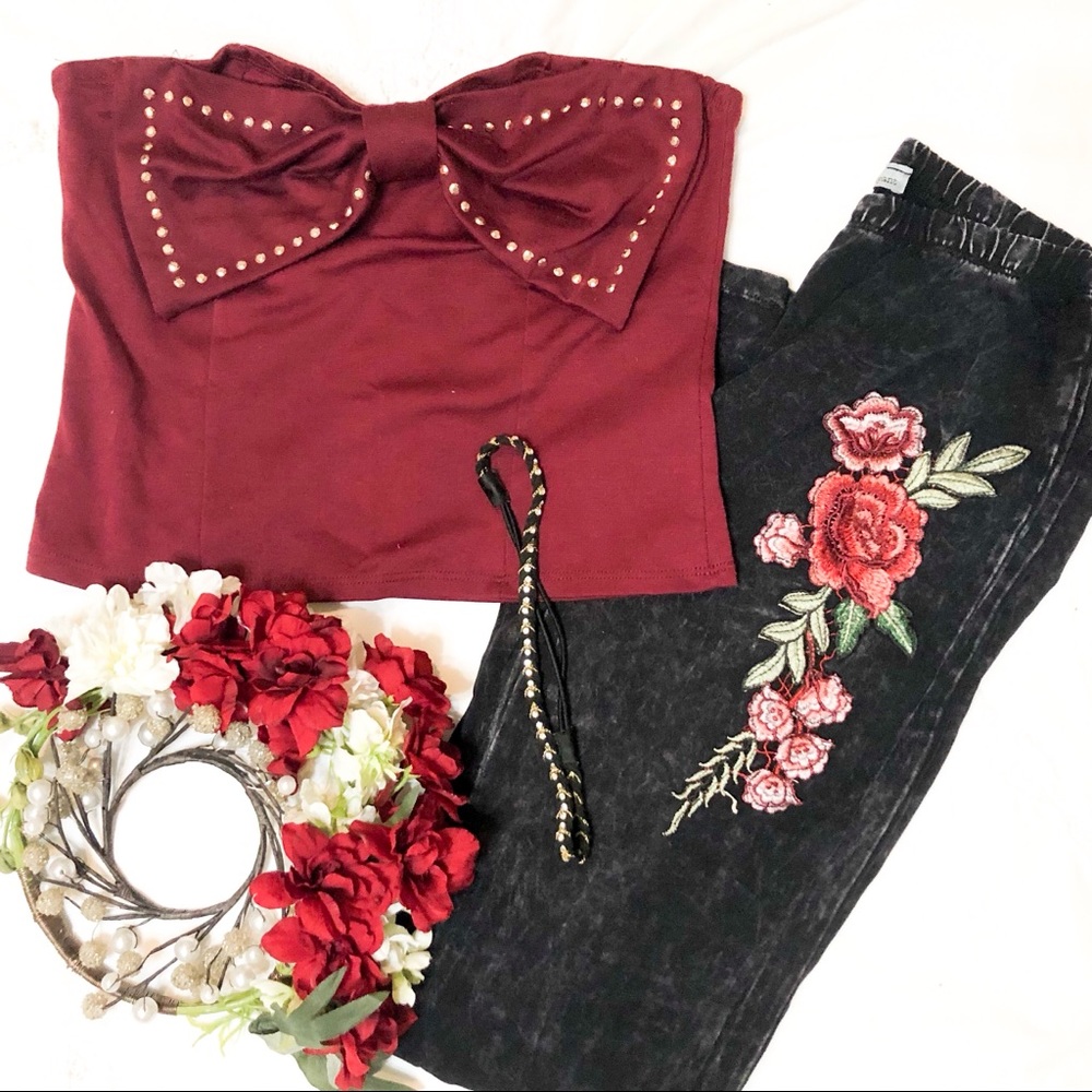 3/$15🥀Forever21 Burgundy Rhinestone Bow Top